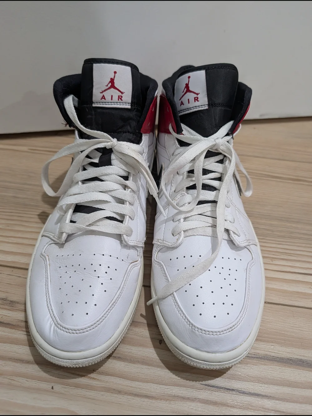 Nike Air Jordan 1 Mid Chicago White Red Black Sneakers Men's Size 11.5